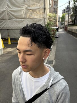 フランクス バーバー ウエストトウキョウ 吉祥寺店(FRANK’S BARBER WEST TOKYO) 波巻きツイストスパイラルリバースセンターパートニュアンスパT
