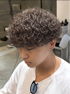 ノイセルヘアー(Noisyle Men's hair) リバースセンターパート/ニュアンスパーマ/ダウンバング/MEN'S