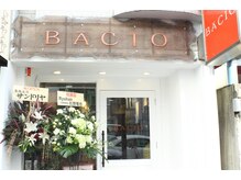 バッチョ(BACIO)の雰囲気（１２月8日移転オープン白い壁のオレンジの看板がめじるし）