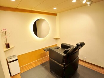 ルークス(LOCUS)の写真/個室1席＋半個室1席のプライベートサロン。人目を気にせずリラックスしながら、贅沢なひとときをご提供＊