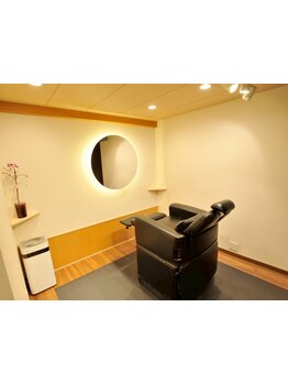 個室1席＋半個室1席のプライベートサロン。人目を気にせずリラックスしながら、贅沢なひとときをご提供＊