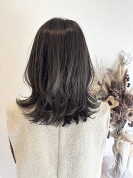 イソラヘアアトリエ(Isola hair atelier) 【Isola】グレージュ×くびれミディアム