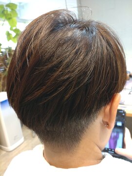 刈り上げショートハイライトスタイル