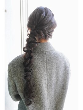 シィーム(cime) ヘアアレンジ サイド編みおろし