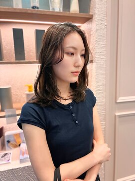 スーリール 福岡別府店(Sourire) オリーブベージュ ミディアム レイヤーカット 顔周りカット 20代