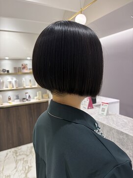 エレノア アネックス銀座(Eleanor) モードな印象に*シャープな前下がりボブ