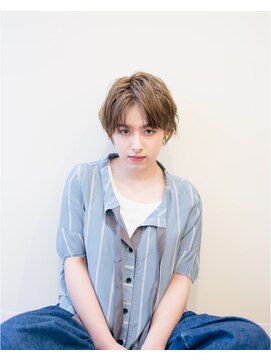 ピズム(PISM) ボーイッシュセンターパート/フォギーベージュ