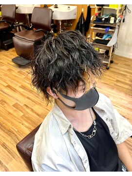 ヘアスタジオ ロメオ(hair studio Romeo) 縦落ちツイスパウルフカット