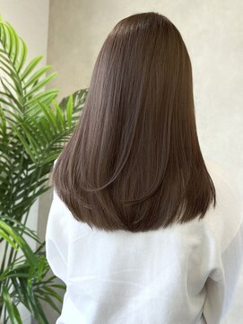 ネルバイグリーン(Nelle by green) レイヤーとベージュ