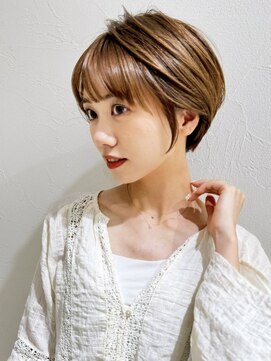 アンド ストーリーズ(&STORIES) 前髪あり耳掛け丸みくびれショートボブ20代30代40代50代(蘭)