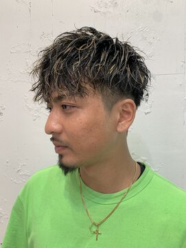 ロミーオム 本厚木(ROMMY. Homme) ツーブロック刈り上げメッシュハイライトスパイラルメンズヘア