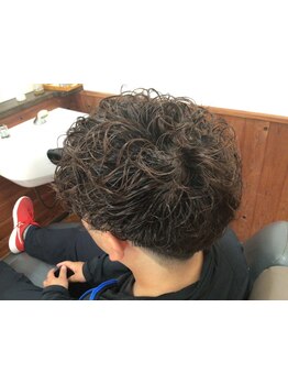 Stylistの繊細な技術でワンランク上のパーマStyleが叶う◇barber styleならではのトレンドスタイルに―。
