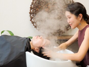 カウムディ(Kaumudi)の写真/ハーブボールを使用した本格ヘッドスパ。Kaumudiで、静かな贅沢とともに心も髪もリフレッシュしませんか?