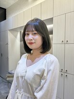 アナ ラーナ(Anna Lanna)&nbsp;柔らかカーキグレージュ×ボブ