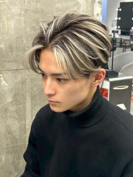 キング 楠葉店(K!ng) フェザーショートアップバングセンターパートメンズハイライト