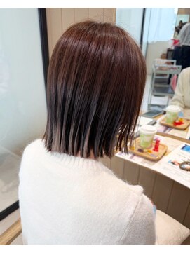 ファムバイアヴァンス(Femme by AVANCE.) 透け感ベージュ×コントラストボブ