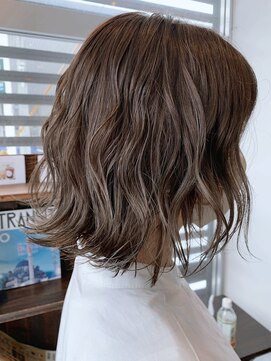 ザ カラー ラボ(THE COLOR LABO) カーキベージュ　切りっぱなしボブ