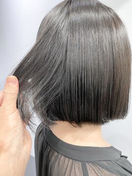 ジーナ 勝どき(Zina) 【Zina】エアリーミディ/黒髪/ホワイトアッシュ/ショートパーマ