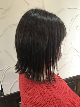 イズン(idunn) 肩レングスの切りっぱなし