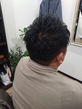 ユニ ヘアサロン イシグロ(yuni HAIRSALON ishiguro) ツーブロック+刈り上げ+ヴィラロドラカラー