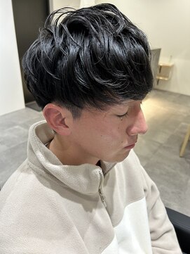 ヒュイル バイ ニアウ(Hwyl by Niau) メンズマッシュツーブロックスパイラルパーマニュアンスパーマ