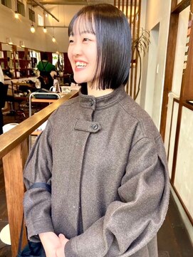 モク 大阪梅田店(MOK) 【すとんとストレートなシルエット】スクエアボブ