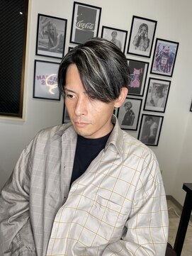 グラッドマンズカットクラブ 立川(GLADMAN'S CUT CLUB) センターパートメッシュハイライト