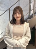 オリーブベージュ