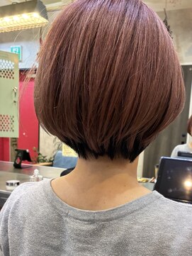 モーメント(moment) ショートボブ　ボブ　アンブレラカラー　ミルクティーピンク