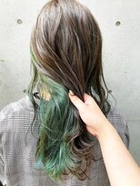 デコラ DECOR&nbsp;グリーンインナーカラーのアッシュヘア