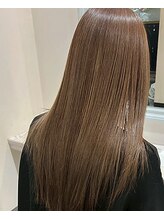 エイジング毛で髪が細くなった方にもハリコリを出すトリートメントの髪質改善がオススメ！