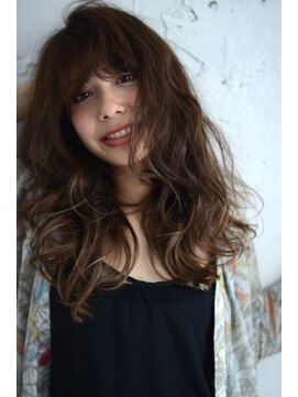 ミラバイグリーン(Mira by green) アンニュイash × 無造作ウェーブ