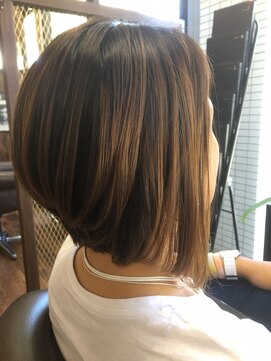 トリップ ヘアーメイク 大人前下がりボブ