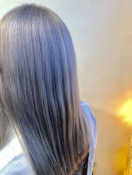 ヘアーアンドメイク シェリ(Hair&Make Cherie) ロブ シルバーカラー