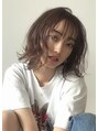 アローナ(ARONA)&nbsp;くびれとラフなカールがポイント、おしゃれで可愛い万能ヘア！