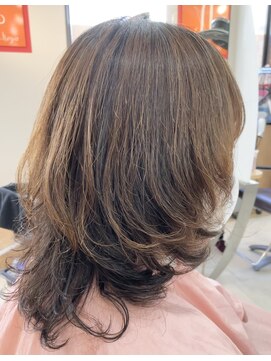 カットハウス はさみの部屋 ミディアムレイヤー/ゆる巻き/ランダムパーマ/前髪あり