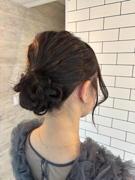 トリムバイエンヴィ(tlim by ENVY) 【結婚式&2次会ヘアセット】ゆるふわシニヨンヘア