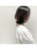 デフィー(DEFY) 肩レングスのマッシュレイヤースタイル