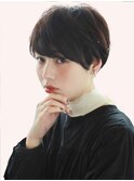 大人かわいい厚めバングのマッシュショート