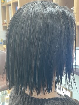 クネア(kunea) 透け感ボブ/切りっぱなし/暗髪