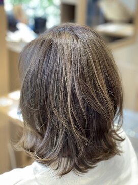 サロンドポプリ 志都美(salon de poupuri) ママもオシャレなハイライトカラー