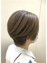 エミュスト(Emuest) シアーベージュ明るいグレーカラー