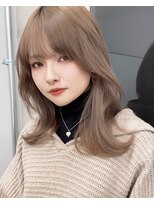 フォンズ(FONS)&nbsp;小顔見せ韓国ヘア くびれヘア　流れる顔まわり　ミルクティー