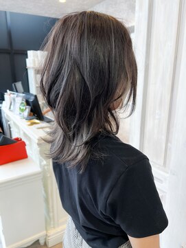 キャアリー(Caary) 福山イルミナカラーアッシュグレージュ人気キャアリー丸みウルフ