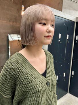トゥコ(tuco) ミルクティーベージュ　ボブ　ホワイトブロンド　ブリーチカラー