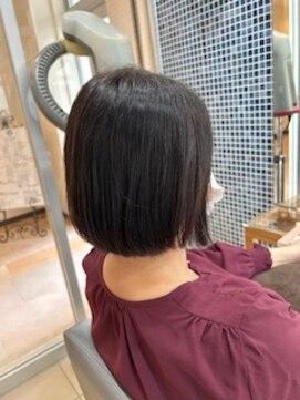 スタジオ アルファプラス 日暮里店(studio α+) ステップボーンカットカットボブショートハイライト白髪ぼかし