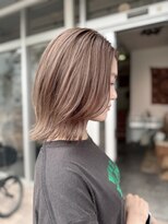 マド(Mado)&nbsp;ミディアムレイヤー×アッシュベージュ