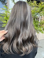 バトン(baton)&nbsp;グレージュハイライトカラー