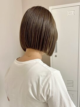 ヒビヲ(HIBIO) 切りっぱなしボブタッセルボブダブルカラーハイライトグレージュ