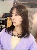 上品なレイヤーがかわいいAラインミディアムスタイル